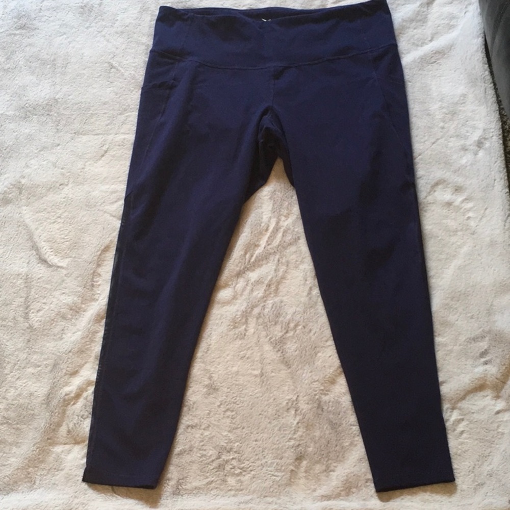 Old Navy Active GO-DRY workout leggings.